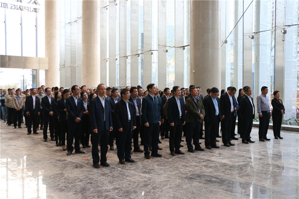 市委常委、五象新區(qū)黨工委副書記、管委會(huì)常務(wù)副主任韋力平等一行人參加了該項(xiàng)目的竣工儀式.jpg